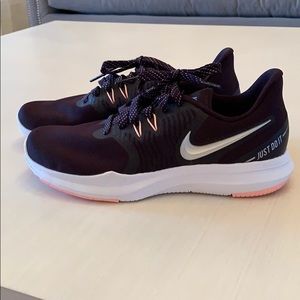 Women’s Nike In-Season TR-8 sz 7